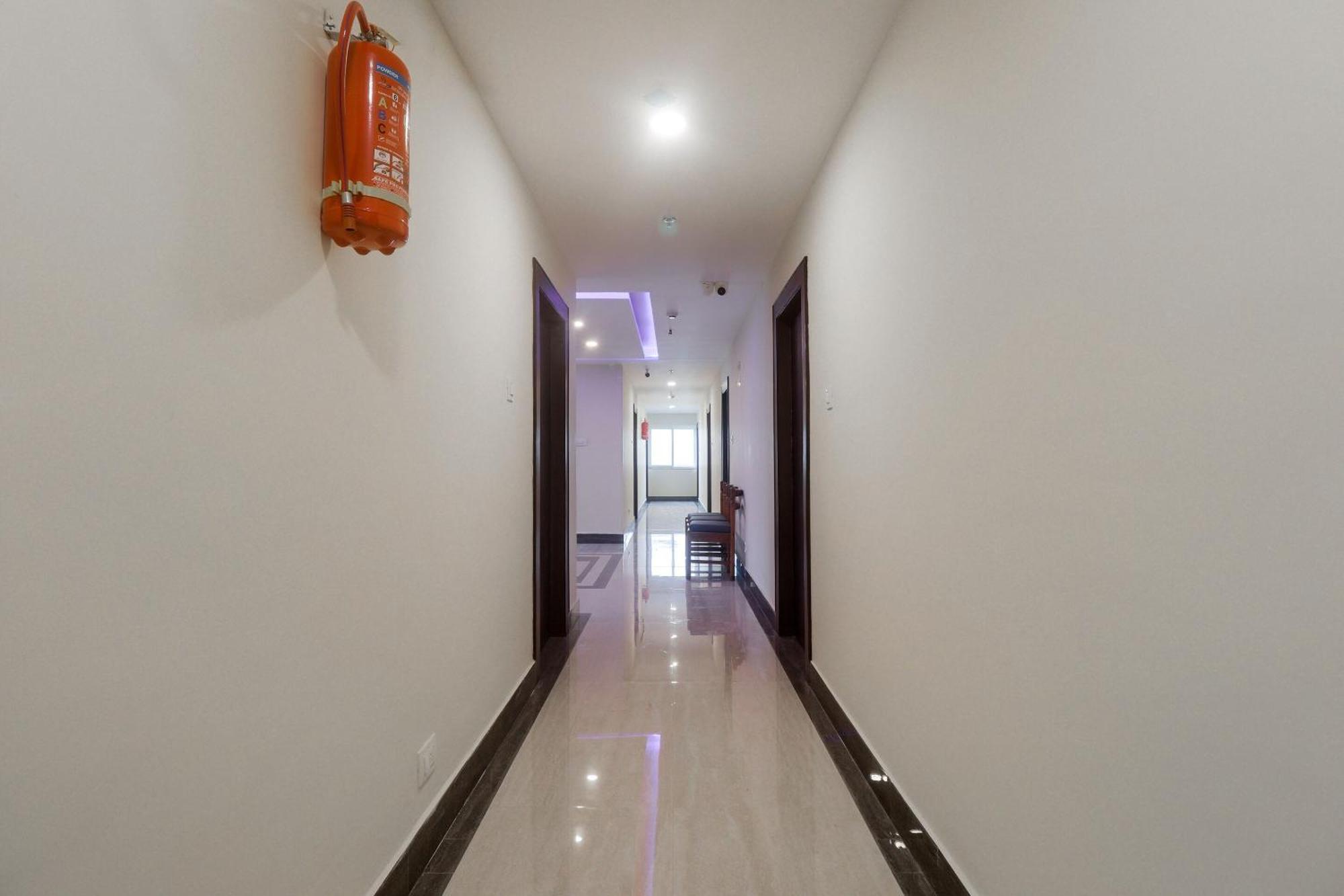 Townhouse Dj Grand Hotel Tirupati Exterior foto