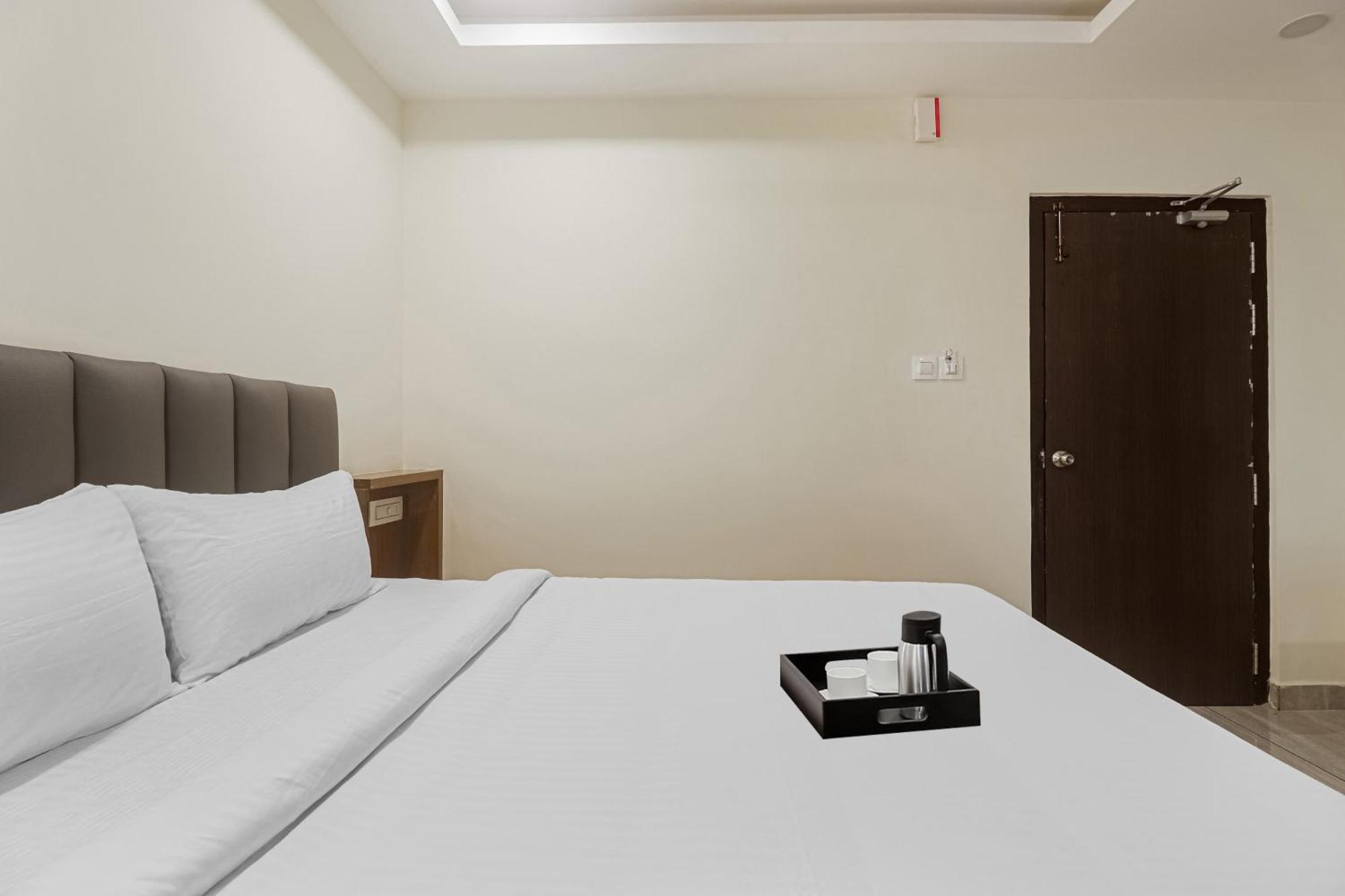 Townhouse Dj Grand Hotel Tirupati Exterior foto